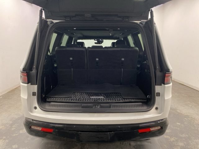 Used 2023 Jeep Wagoneer Series II AWD/4WD image 30