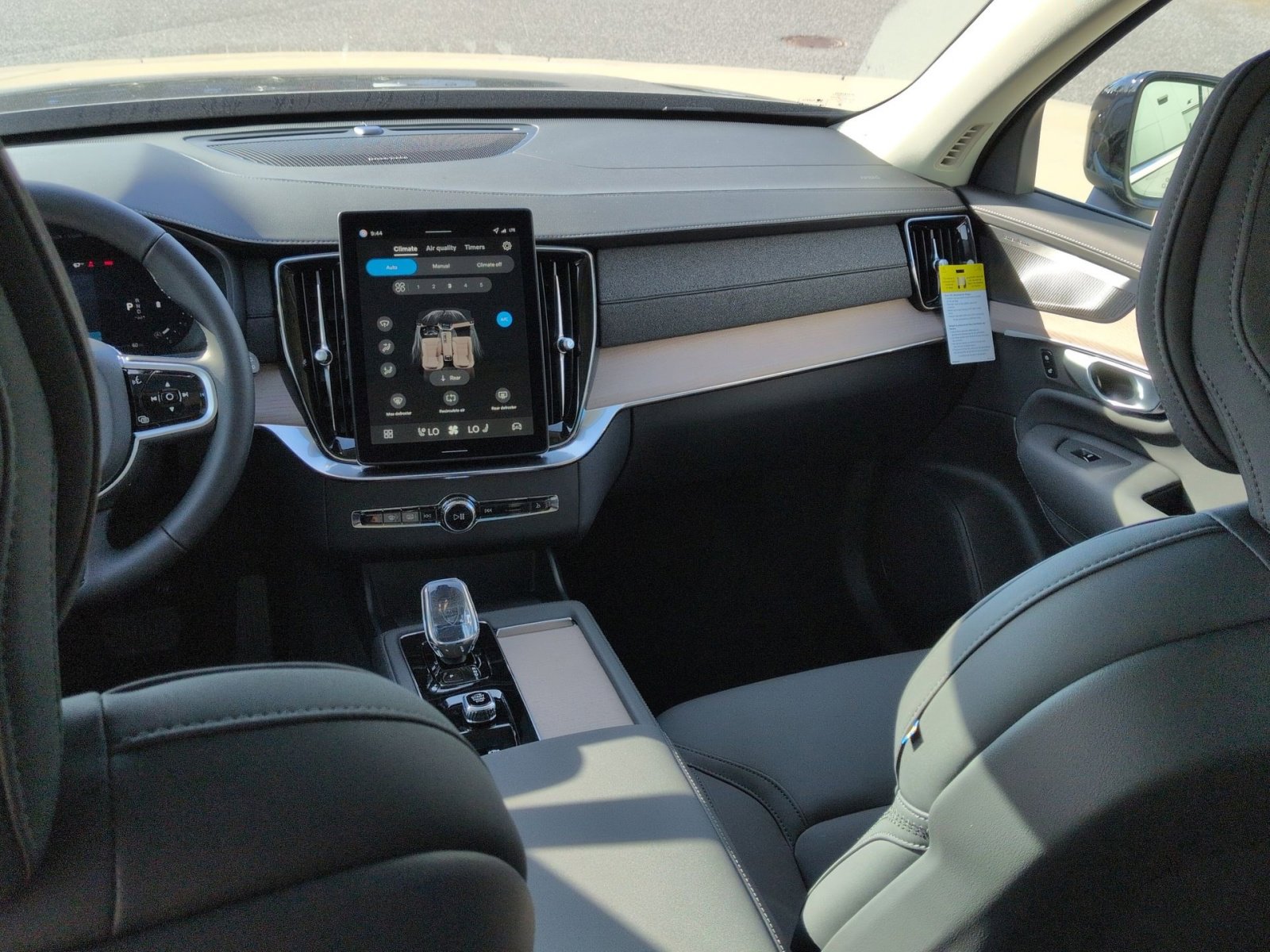 New 2026 Volvo XC90 B6 Plus w/ Protection Package Premier image 23