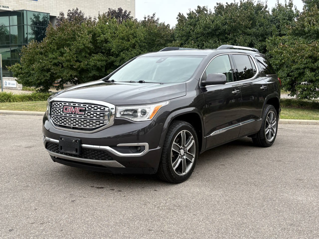 Used 2019 GMC Acadia Denali w/ Technology Package AWD/4WD image 3