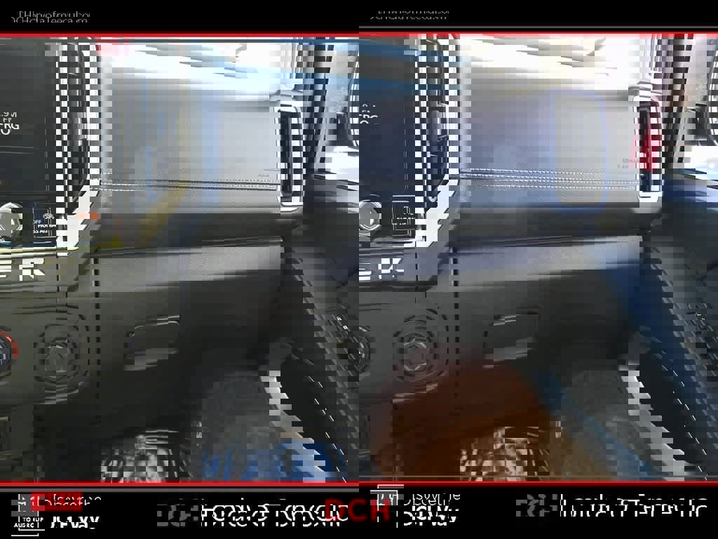 Used 2025 Nissan Frontier SV image 14