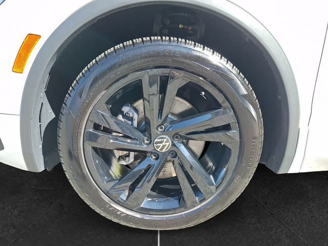 Certified 2024 Volkswagen Tiguan SE R-Line FWD image 9