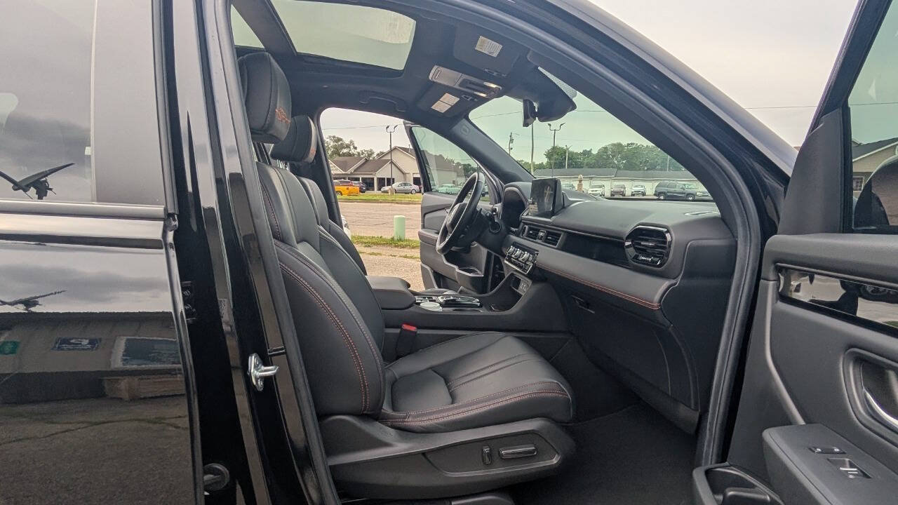 Used 2025 Honda Pilot TrailSport image 16