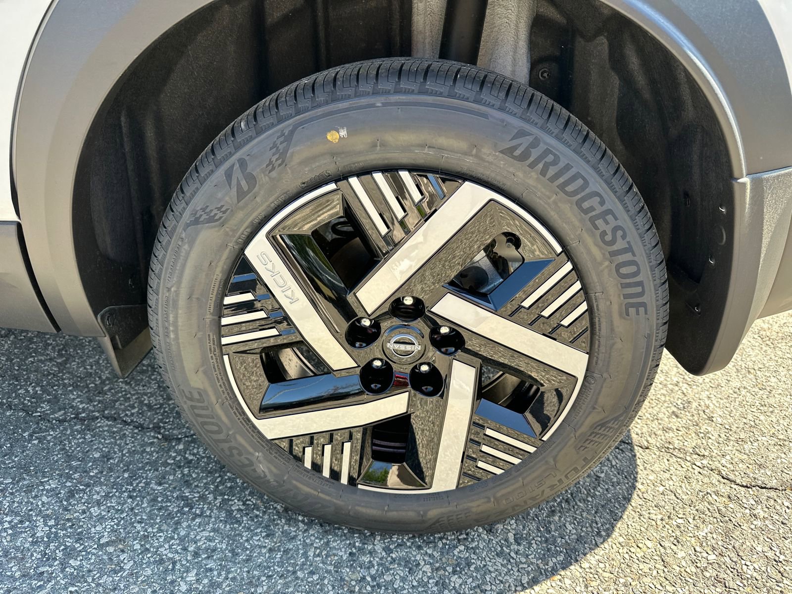 New 2026 Nissan Kicks SV image 17