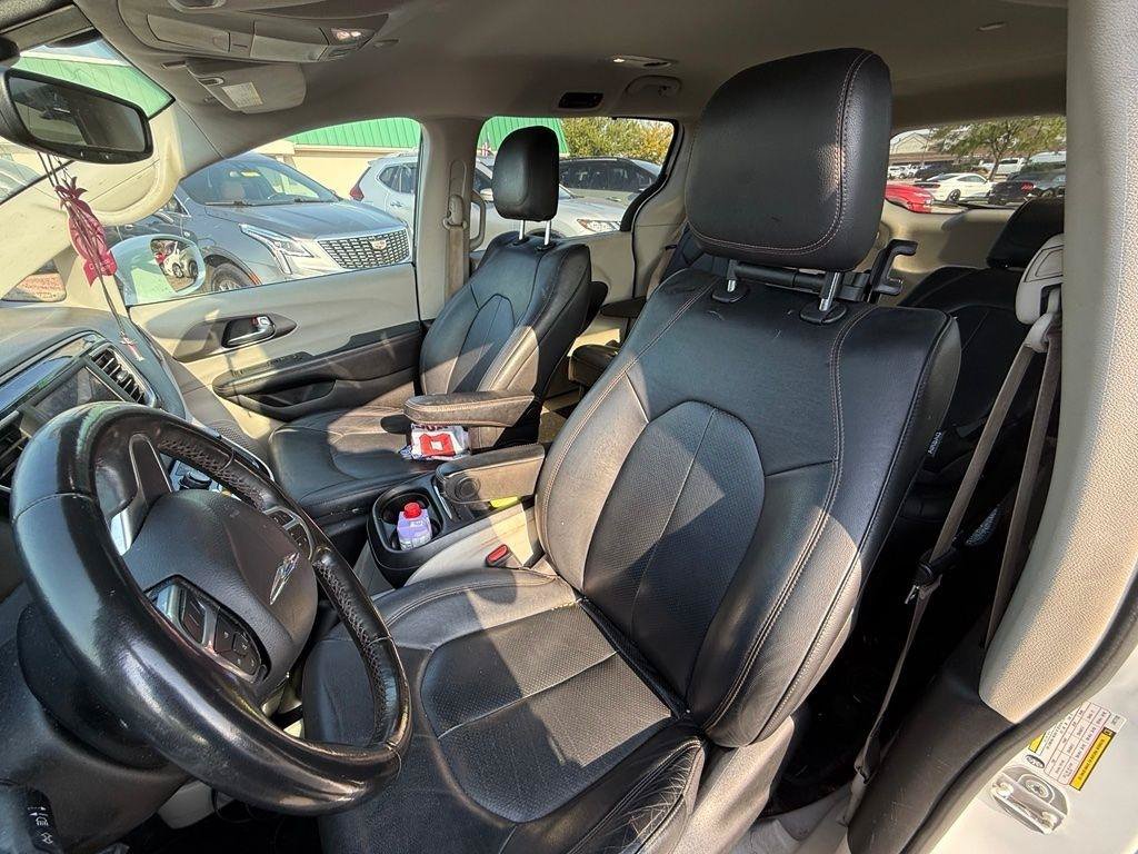 Used 2020 Chrysler Pacifica Touring-L FWD image 7