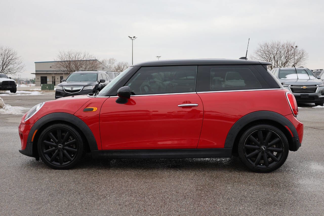 Used 2019 MINI Cooper 2-Door Hardtop image 8