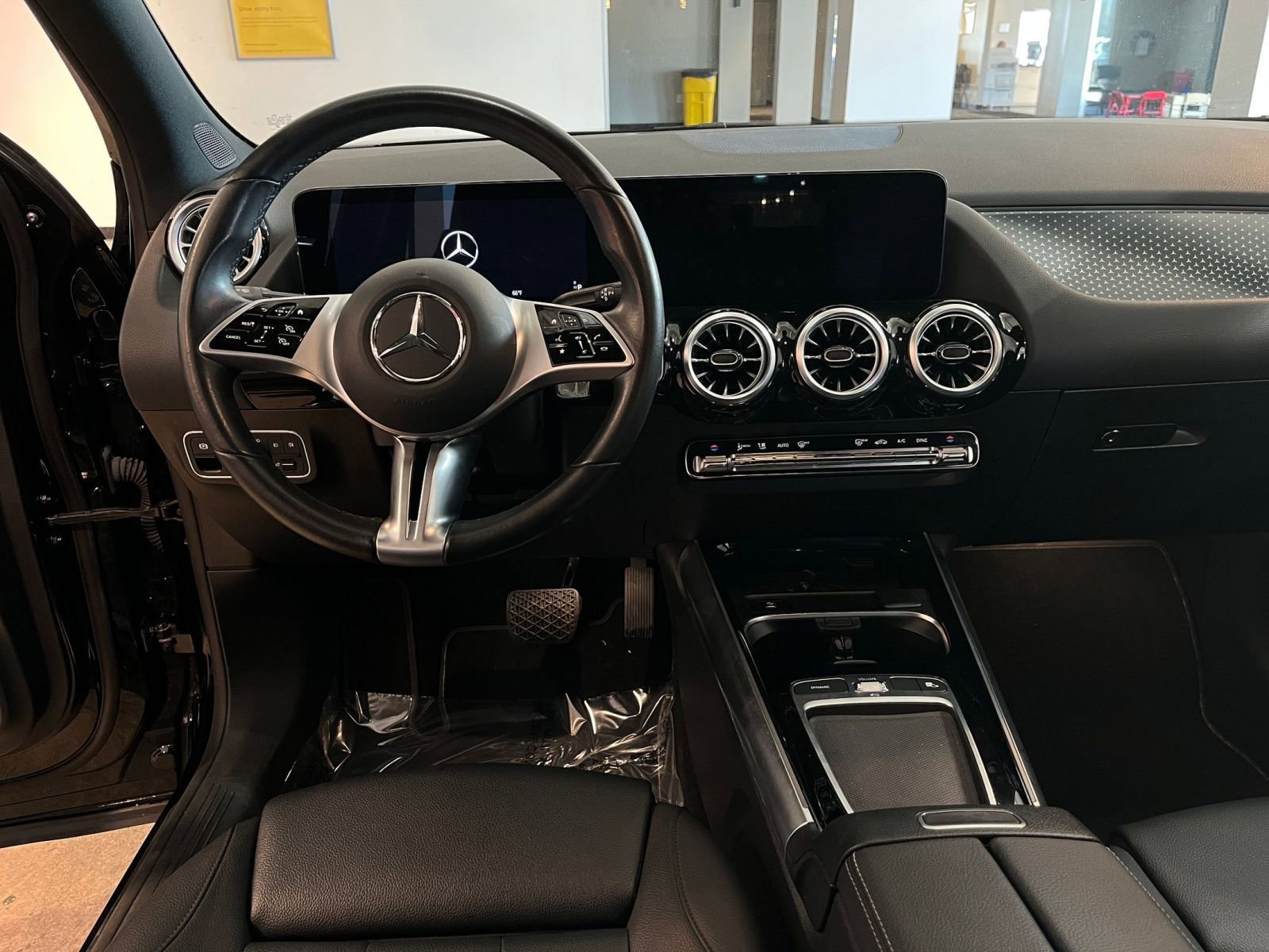 Used 2025 Mercedes-Benz GLA 250 image 35