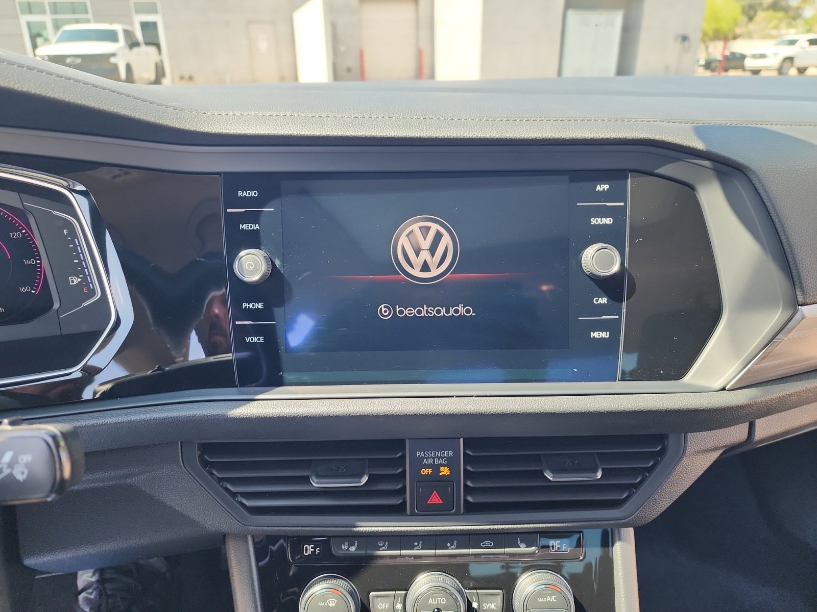 Used 2019 Volkswagen Jetta SEL w/ Cold Weather Package image 28