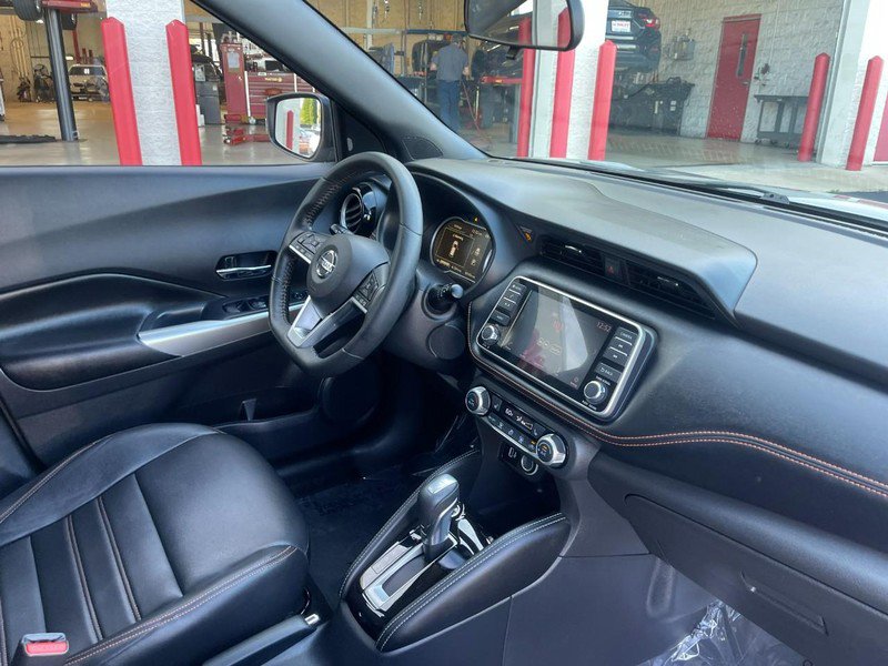 Used 2019 Nissan Kicks SR w/ SR Premium Package FWD image 9