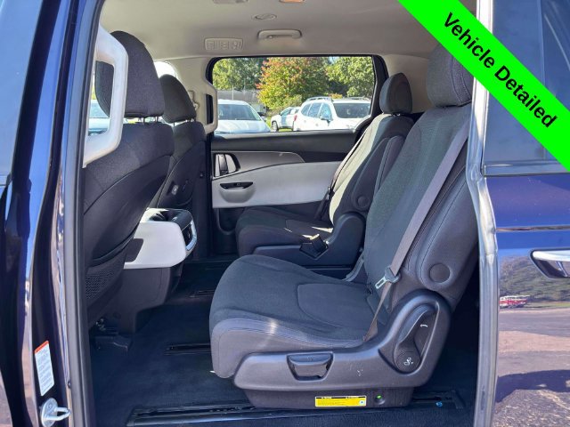 Used 2022 Kia Carnival LX FWD image 23