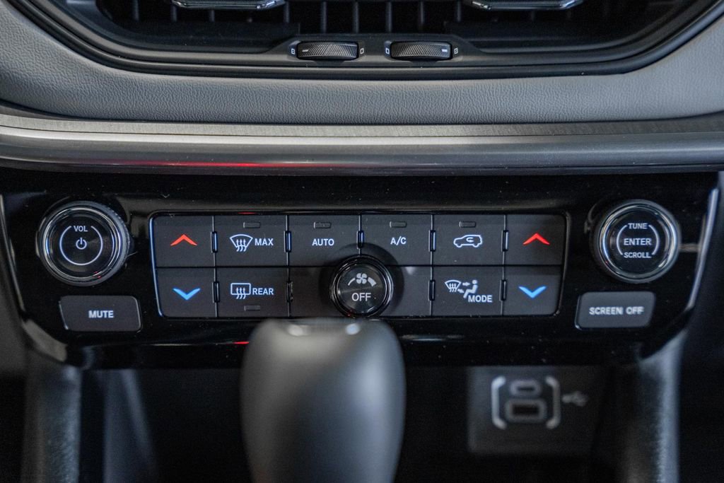 New 2026 Jeep Compass Limited image 25