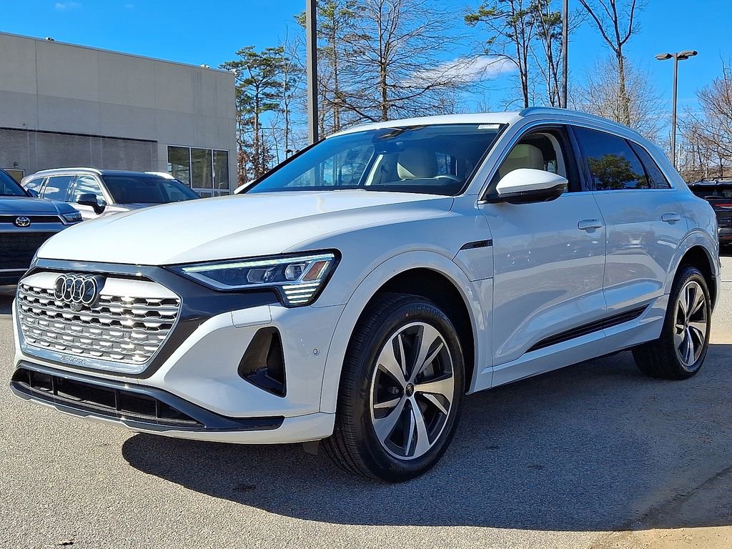 Used 2024 Audi Q8 e-tron Premium Plus image 3