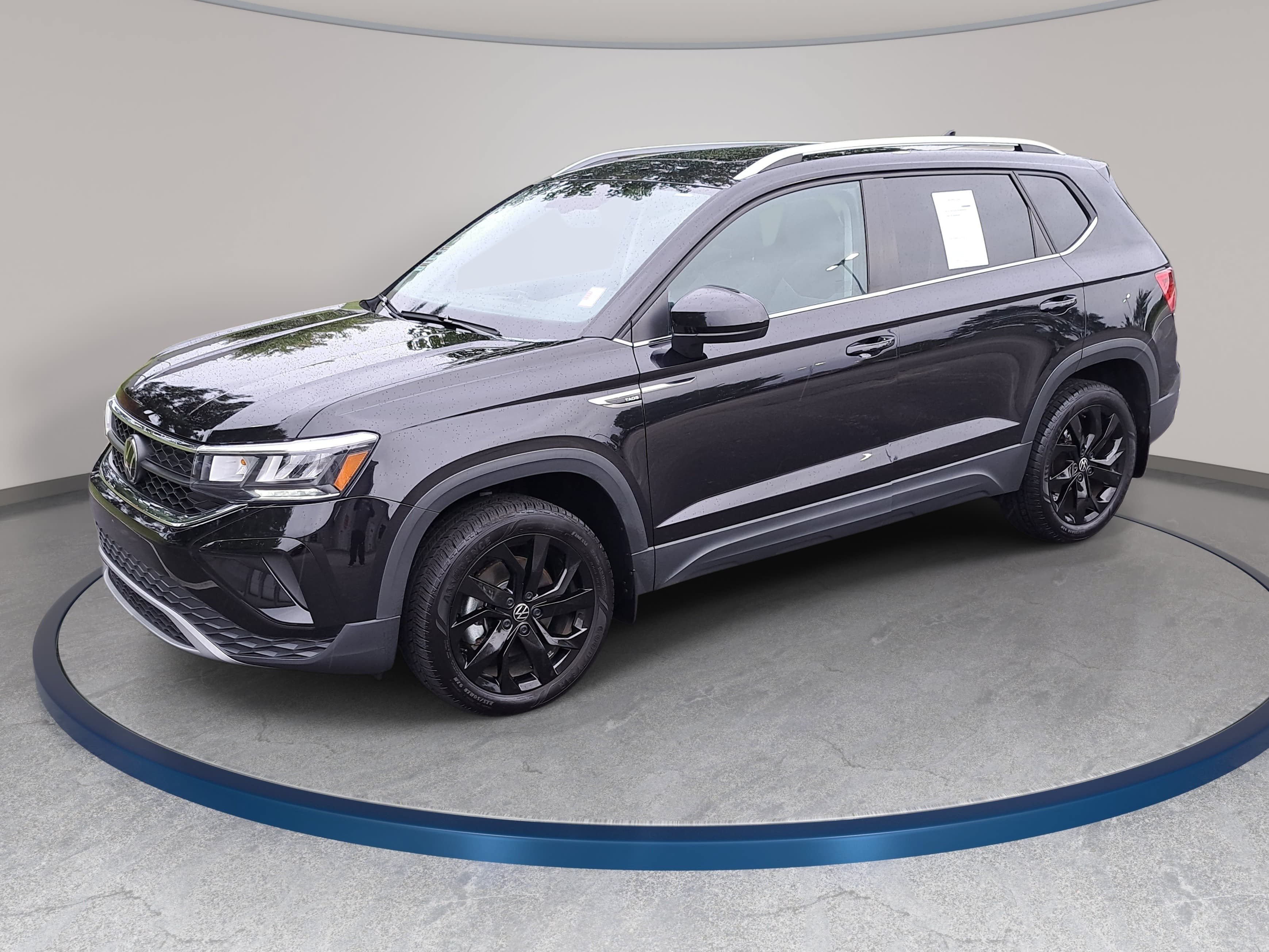 Used 2024 Volkswagen Taos SE w/ Panoramic Sunroof Package