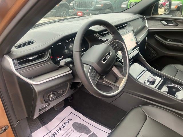 New 2026 Jeep Grand Cherokee L Limited w/ Limited Altitude Package AWD/4WD image 13