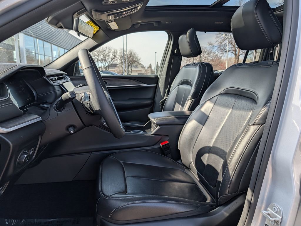 Used 2024 Jeep Grand Cherokee L Limited w/ Luxury Tech Group II image 21