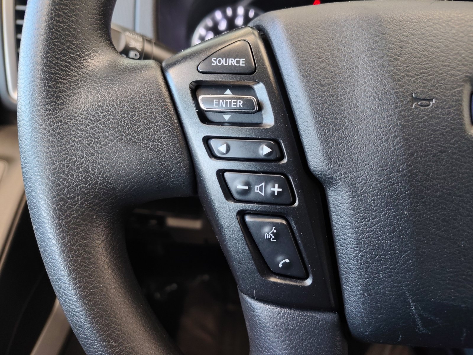 Used 2022 Nissan Frontier SV AWD/4WD image 17