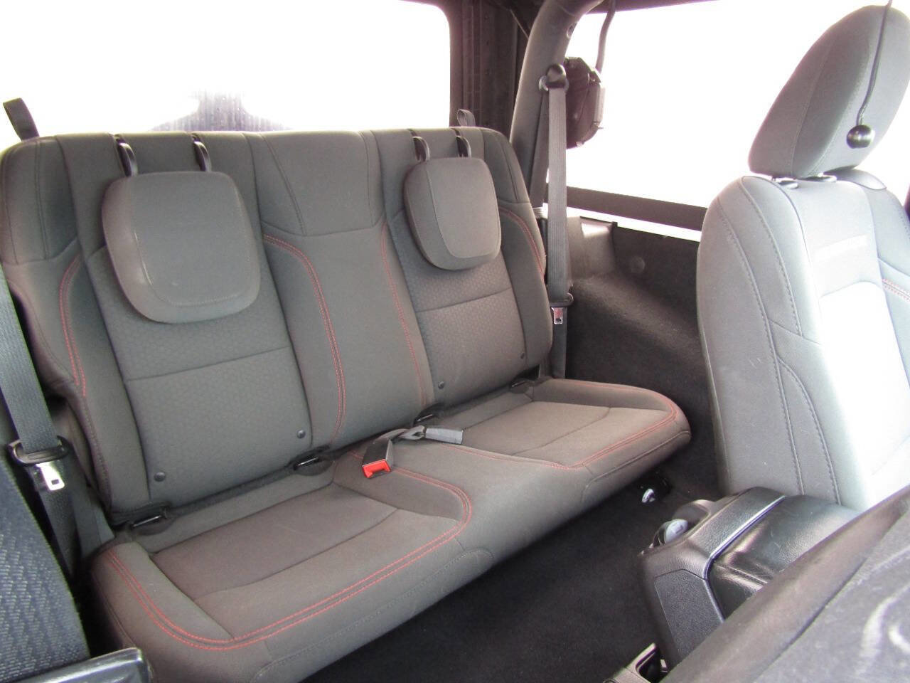 Used 2018 Jeep Wrangler Rubicon w/ Cold Weather Group image 26