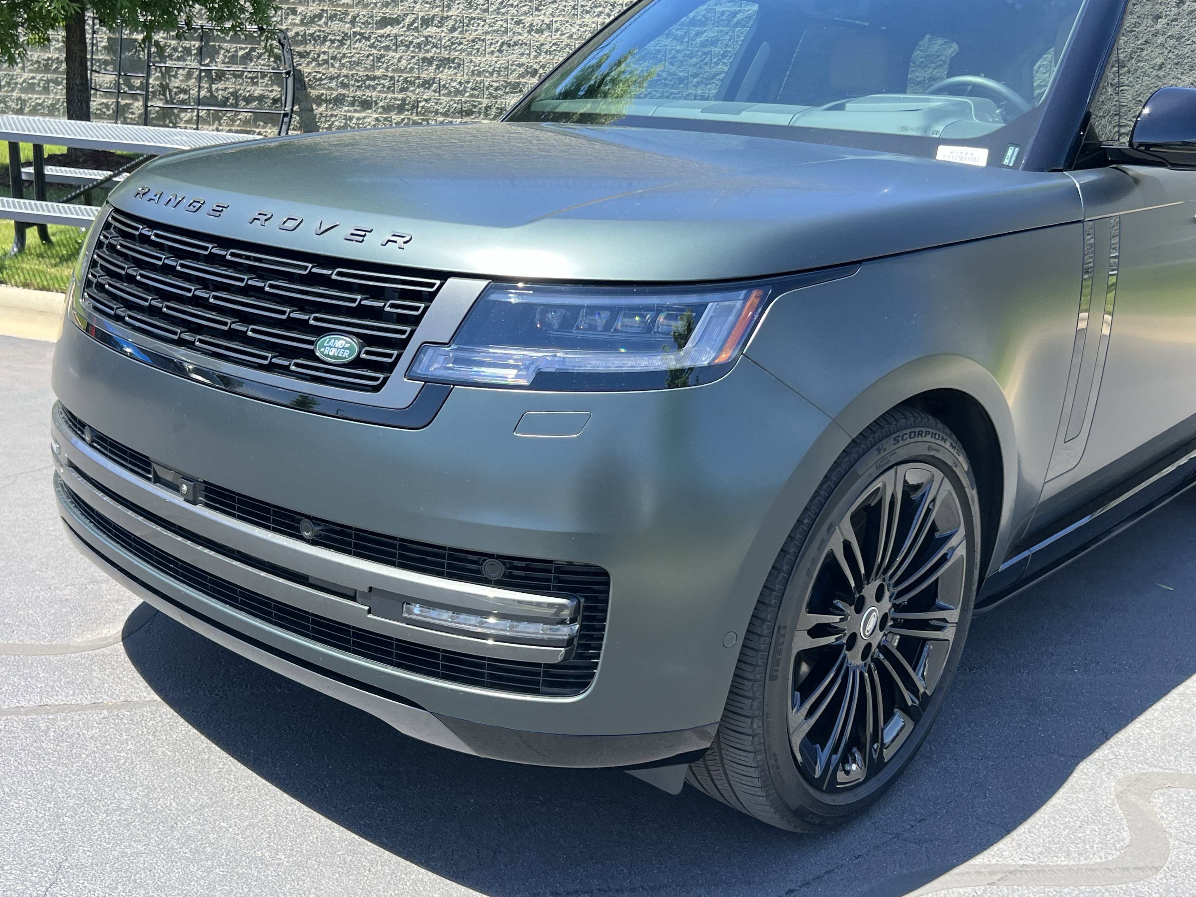 Certified 2025 Land Rover Range Rover SE AWD/4WD image 11