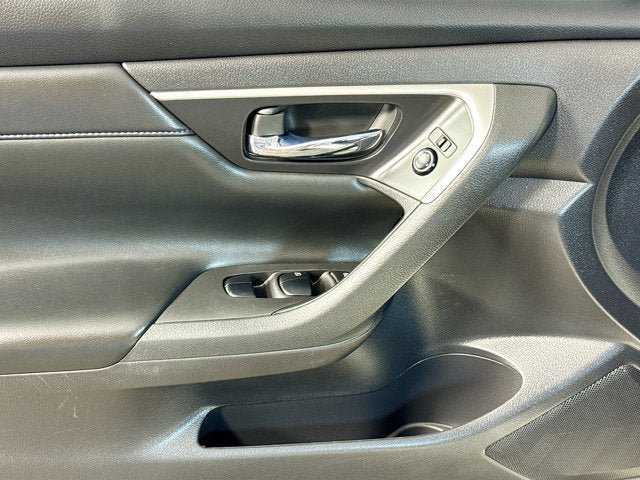 Used 2016 Nissan Altima 2.5 SR w/ LED Appearance Package FWD image 14