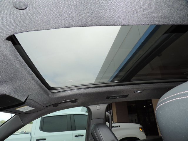 Used 2025 Chevrolet Traverse High Country FWD image 14