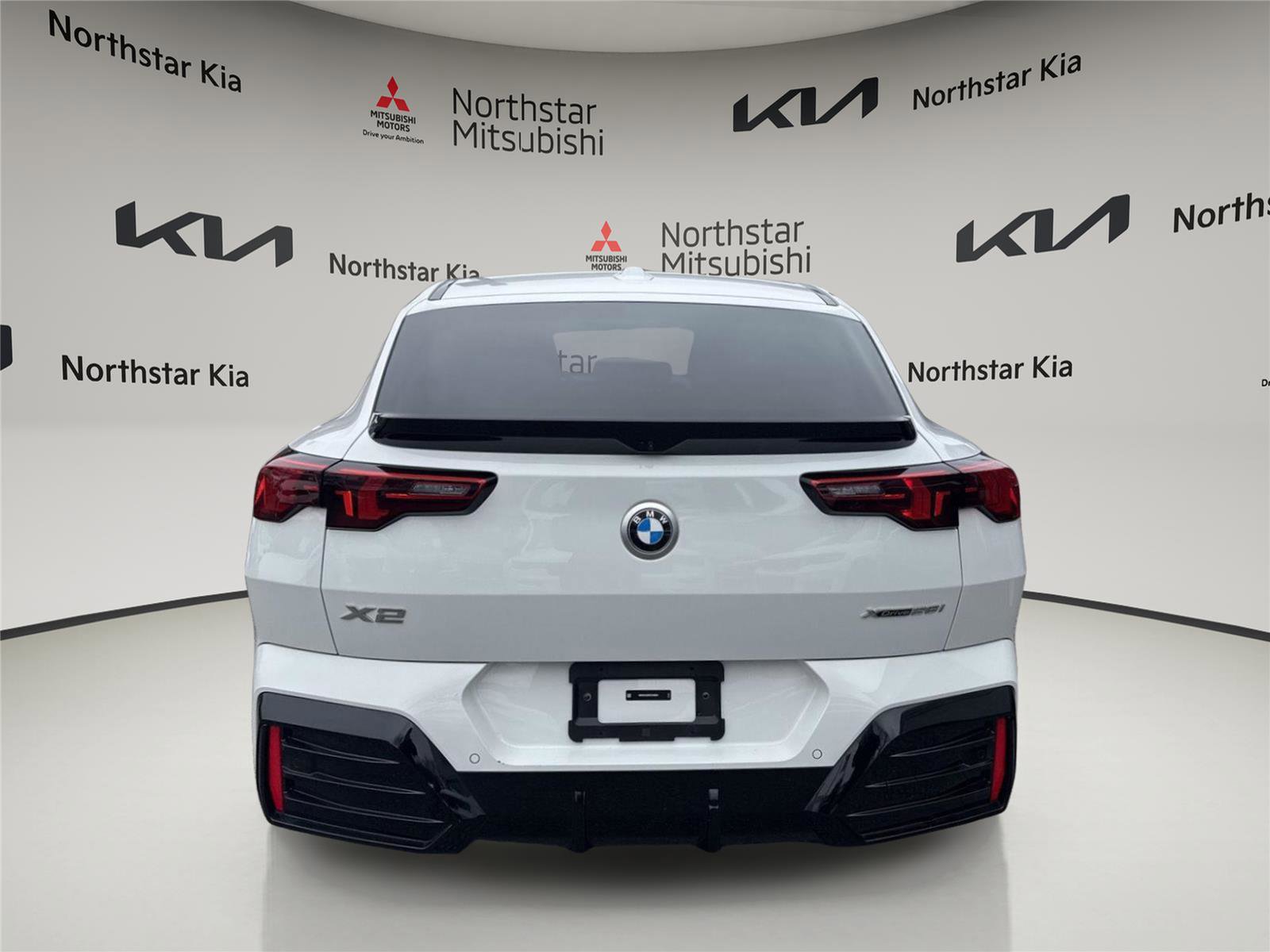 Used 2025 BMW X2 xDrive28i AWD/4WD image 3