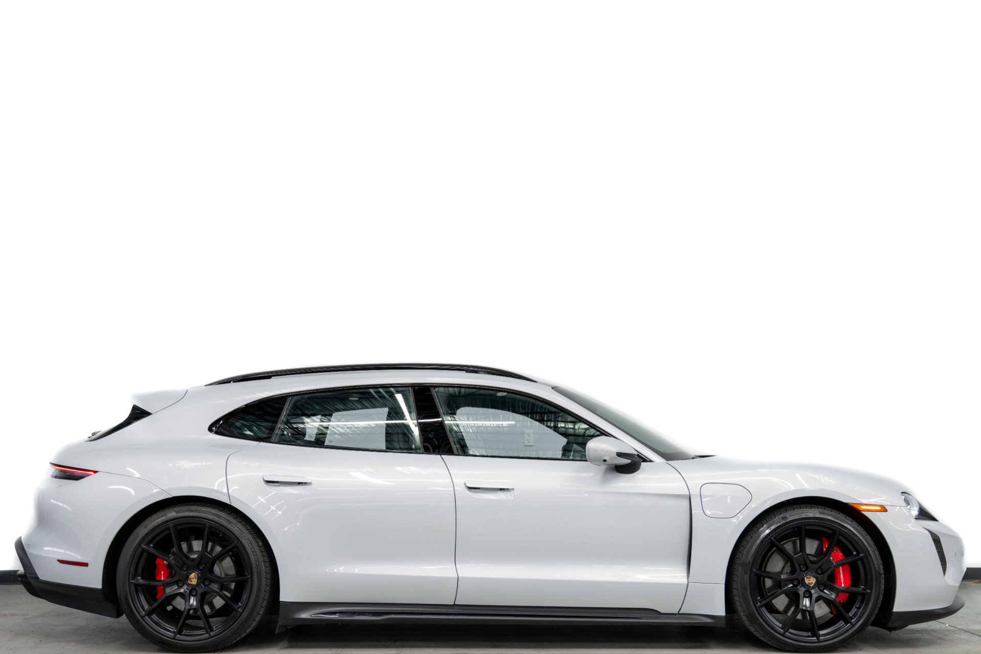 Used 2022 Porsche Taycan GTS AWD/4WD image 2