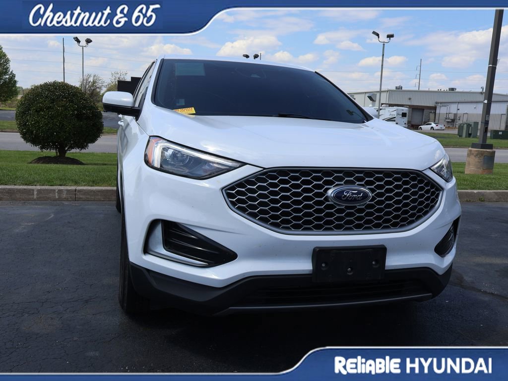 Used 2023 Ford Edge SEL image 3