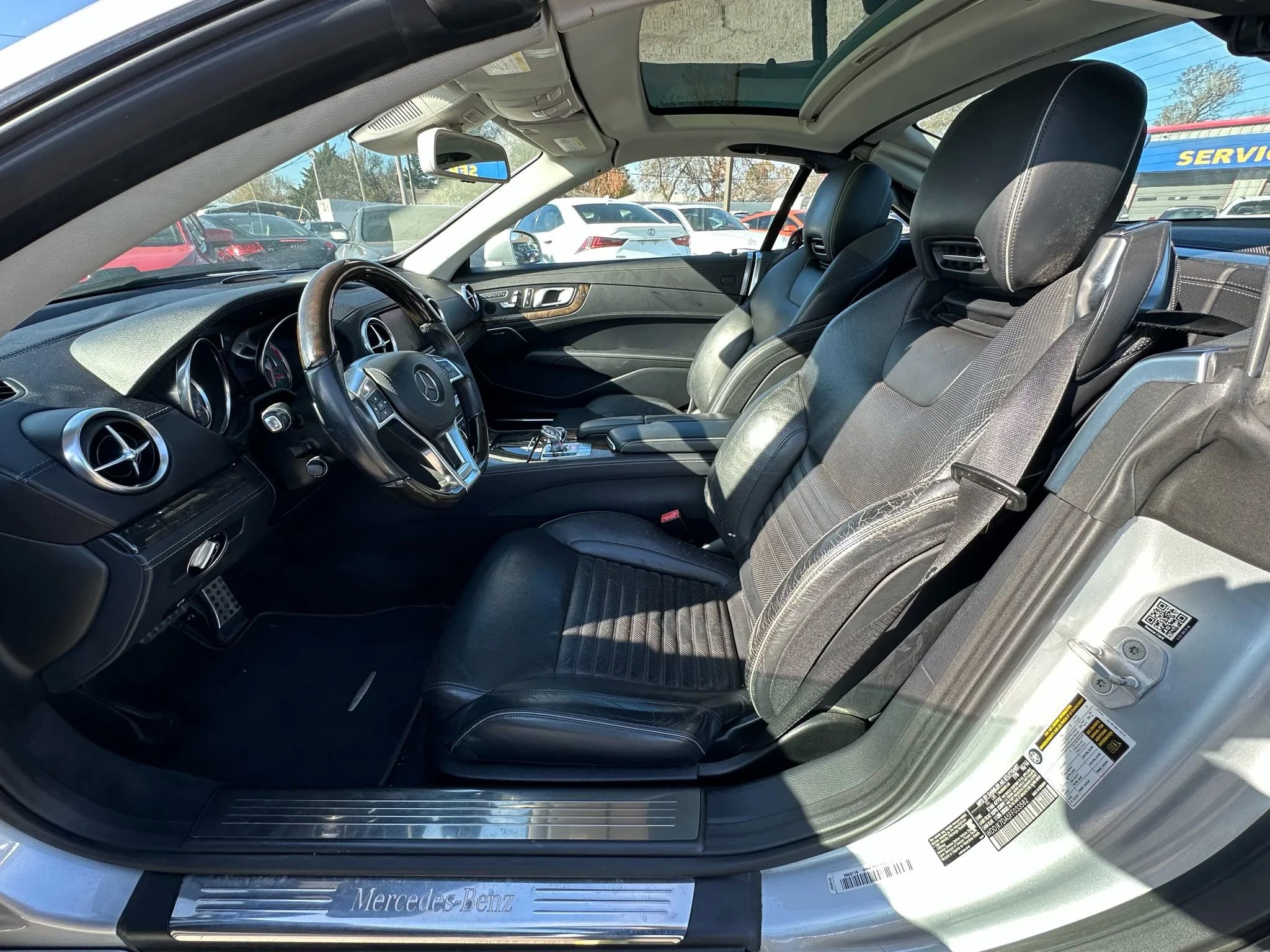 Used 2015 Mercedes-Benz SL 550 w/ Driver Assistance Package image 18