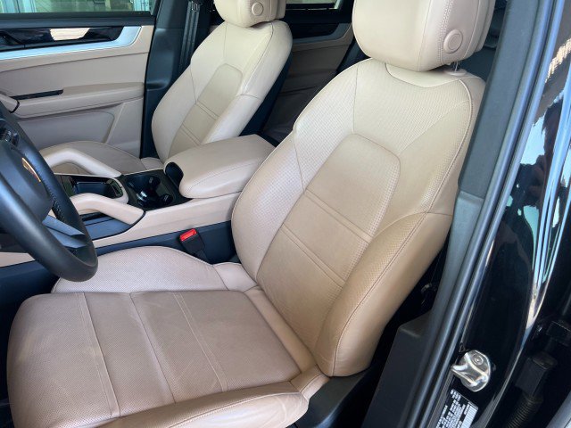 Used 2024 Porsche Cayenne Coupe image 12