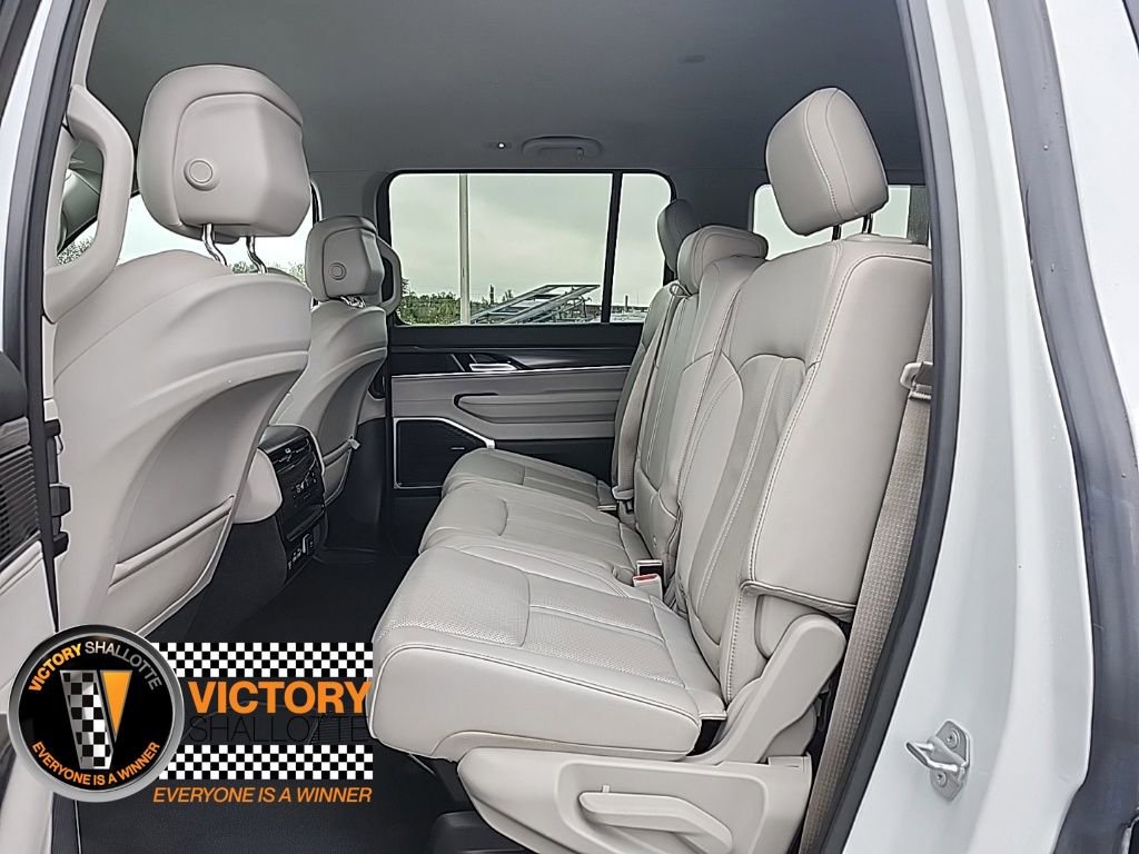 Used 2023 Jeep Wagoneer Series III w/ Preferred Equipment Group image 24