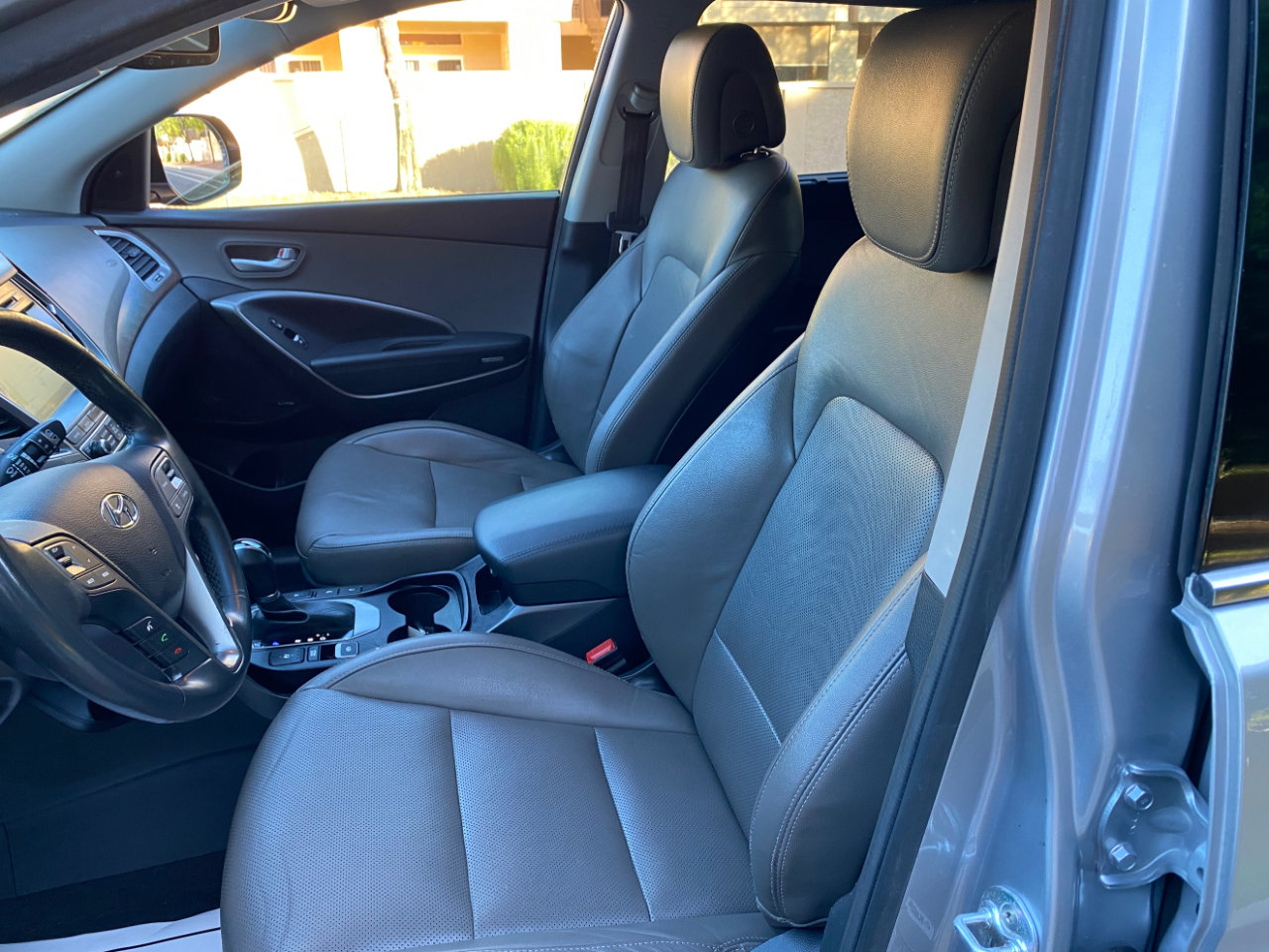 Used 2017 Hyundai Santa Fe SE Ultimate 3.3L Auto w/ SE Ultimate Tech Package 03 image 28