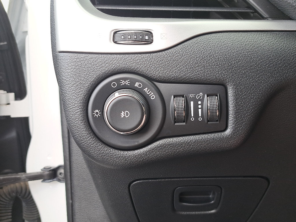 Used 2017 Jeep Cherokee Limited AWD/4WD image 25
