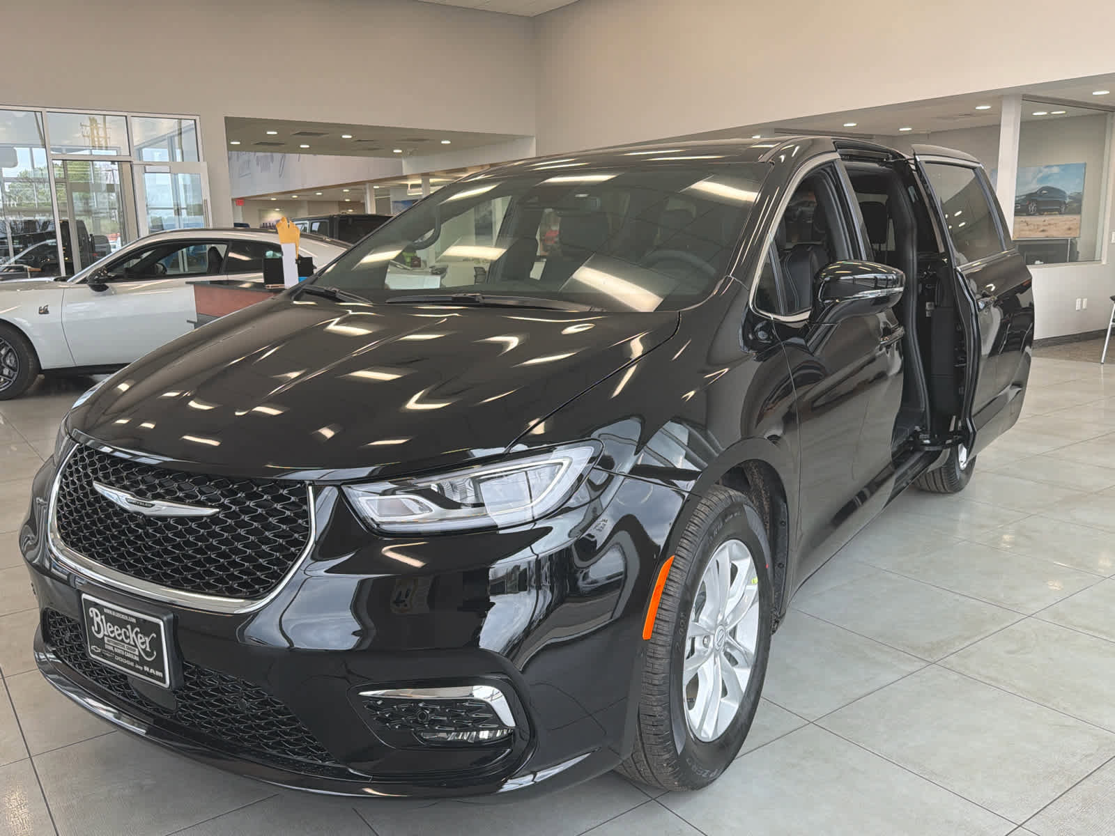 New 2026 Chrysler Pacifica Select image 6