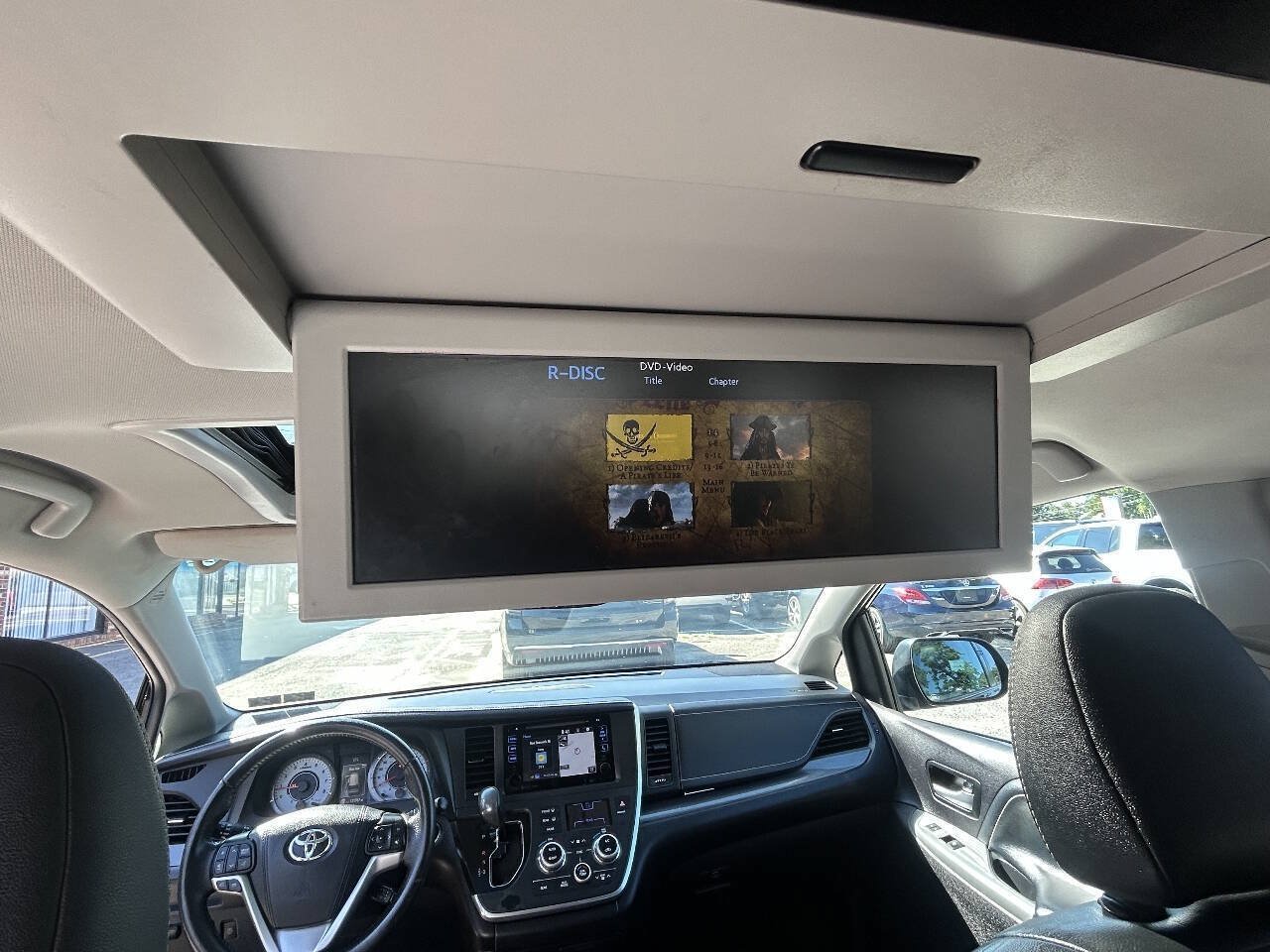 Used 2017 Toyota Sienna SE Premium FWD image 16