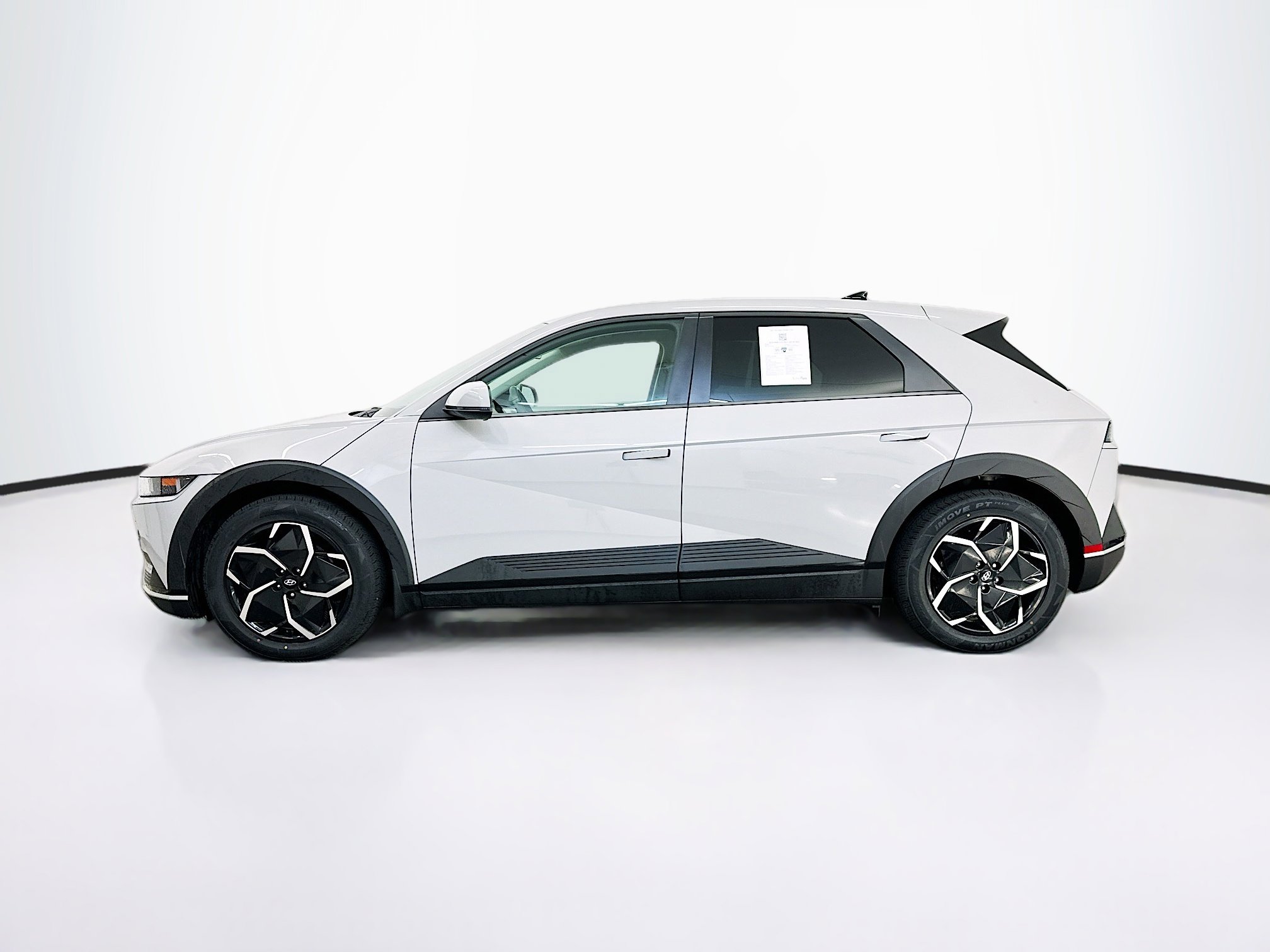 Used 2024 Hyundai Ioniq 5 SEL AWD/4WD image 4