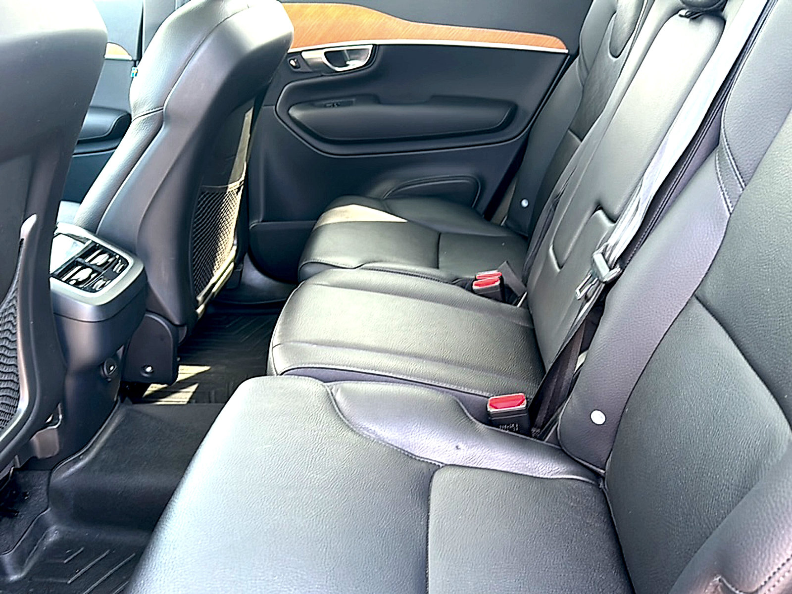 Used 2022 Volvo XC90 T5 Momentum w/ Protection Package Premier FWD image 19