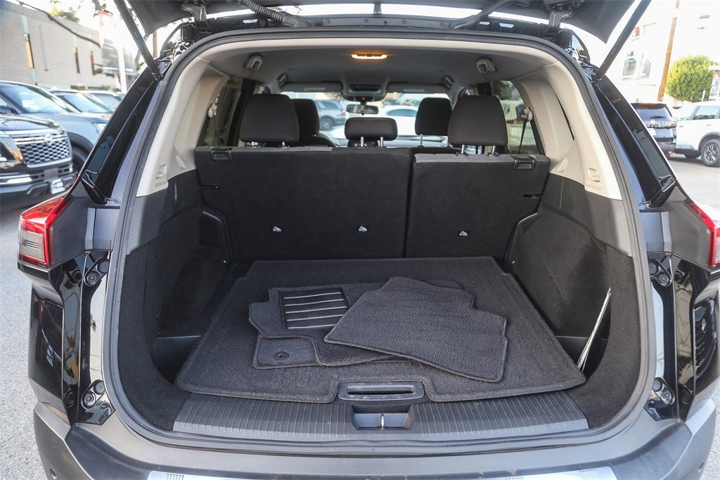 Used 2023 Nissan Rogue SV image 25