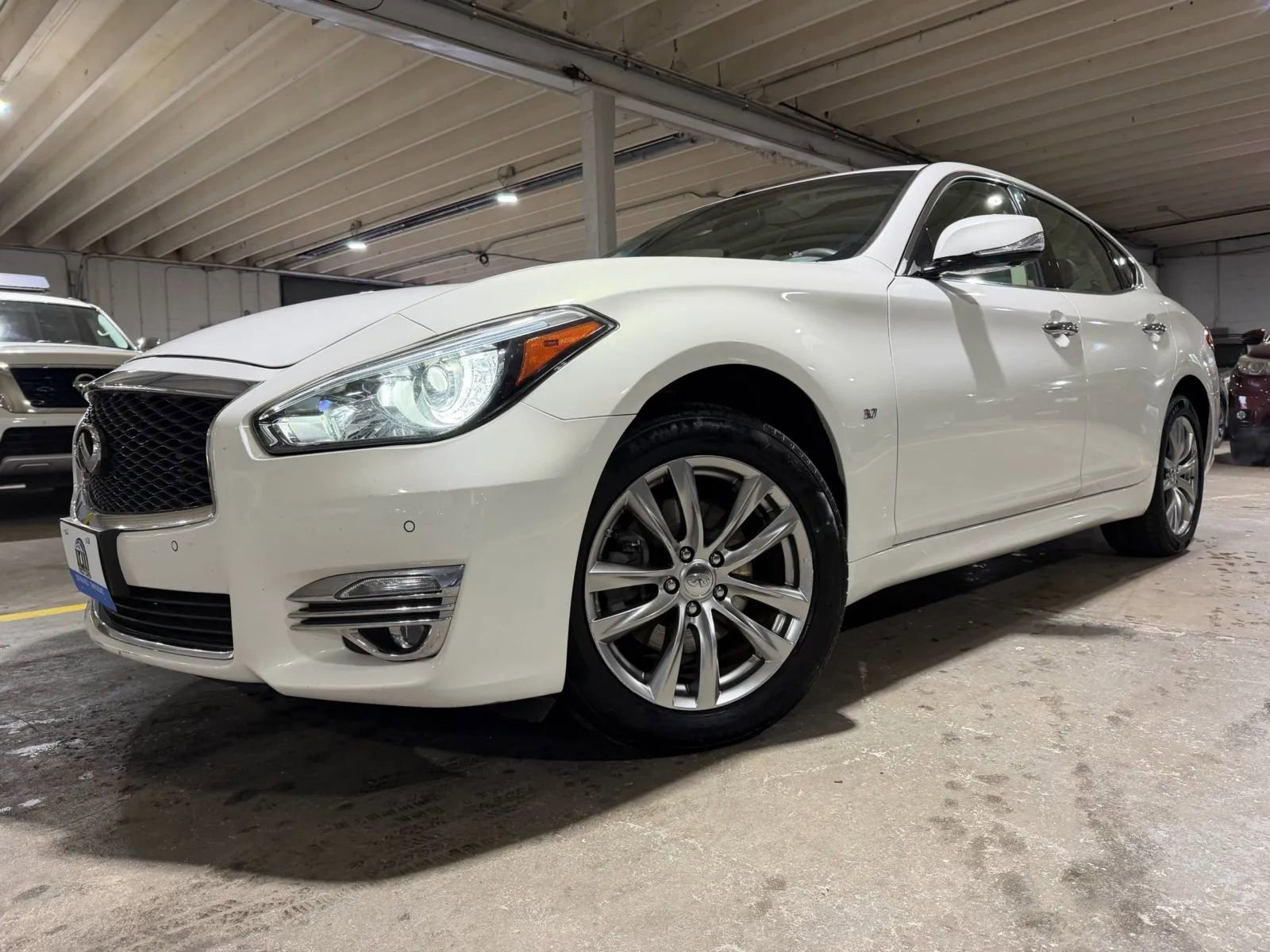 Used 2015 INFINITI Q70 3.7 AWD/4WD image 2
