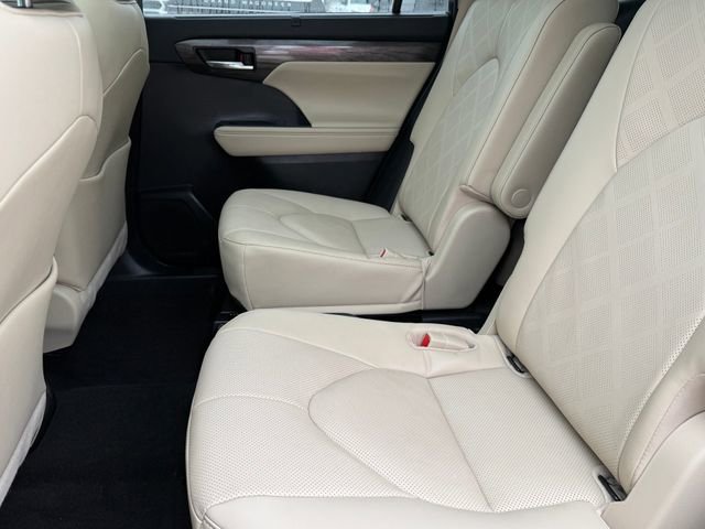 Used 2023 Toyota Highlander Platinum FWD image 26