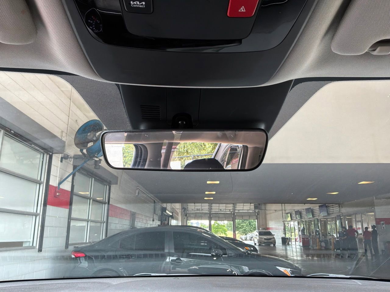 Used 2024 Kia Carnival EX FWD image 18