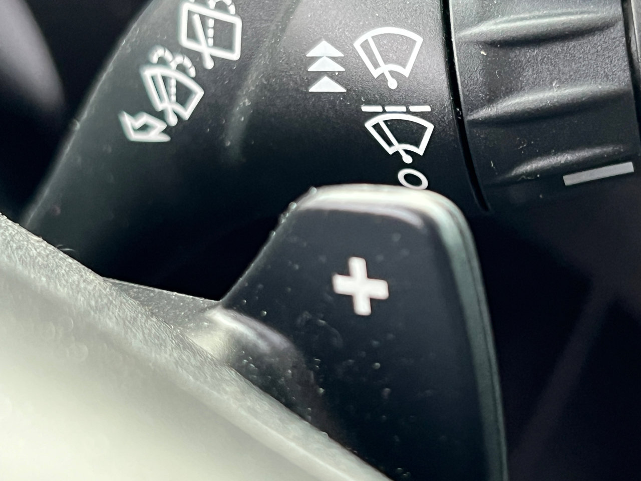 Used 2015 Ford Edge SEL image 25