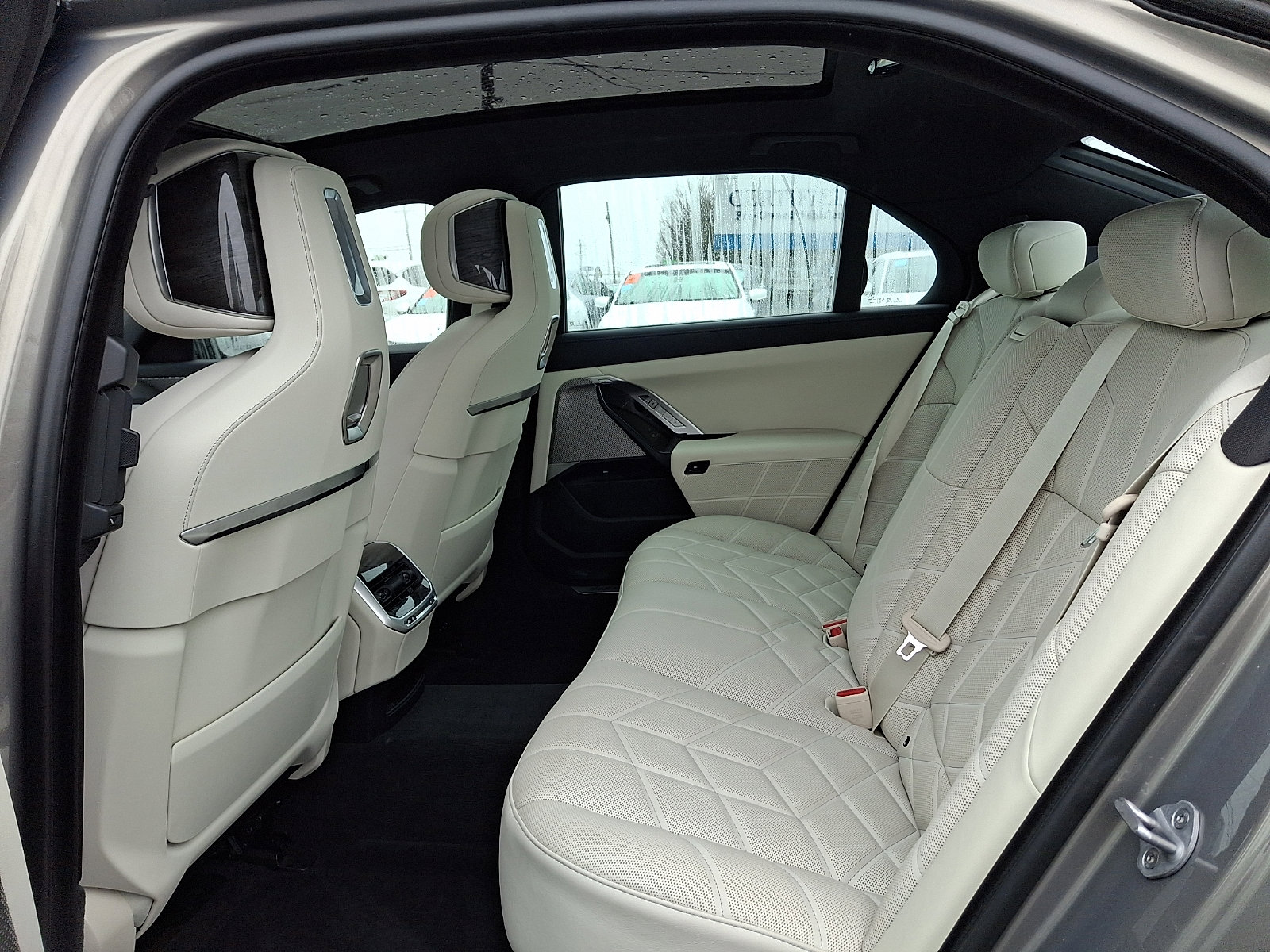 Used 2024 BMW 760i xDrive w/ Executive Package AWD/4WD image 10