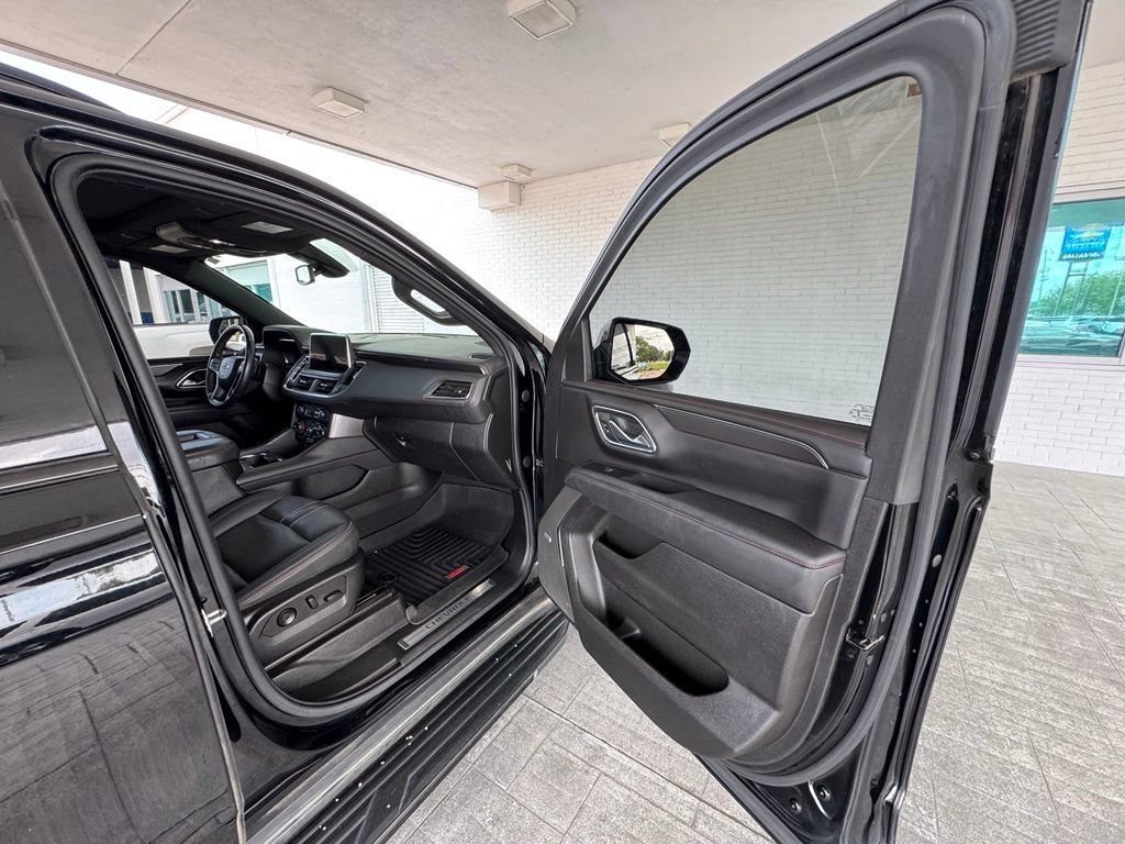 Used 2022 Chevrolet Suburban RST w/ Luxury Package RWD image 16