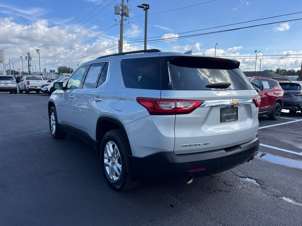 Used 2020 Chevrolet Traverse LT w/ Driver Confidence II Package AWD/4WD image 3