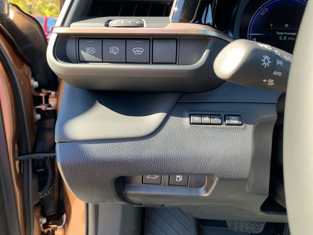 New 2025 Toyota Crown Signia image 28