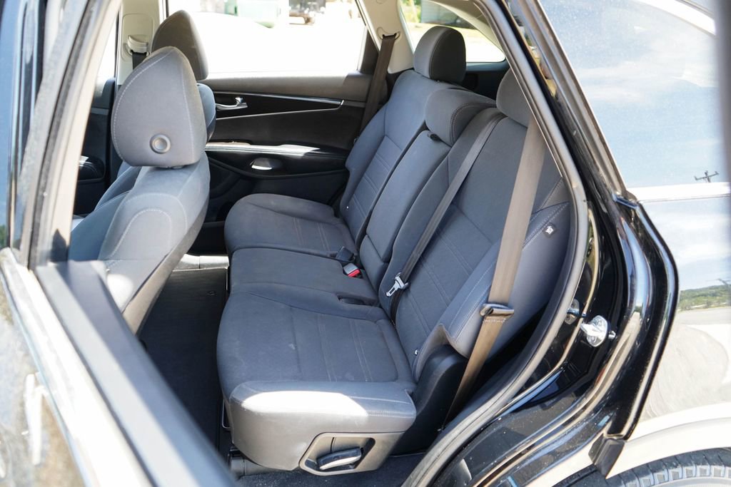 Used 2019 Kia Sorento L FWD image 9