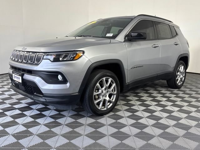Used 2022 Jeep Compass Latitude AWD/4WD image 2