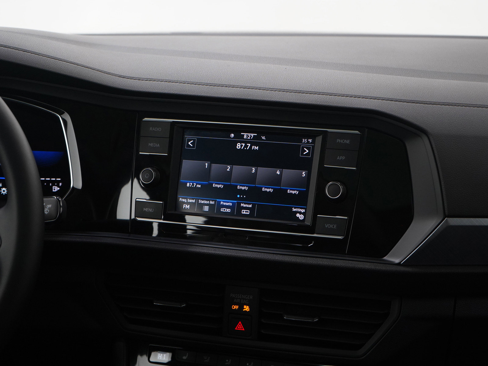 Used 2023 Volkswagen Jetta SE w/ Panoramic Sunroof Package image 14