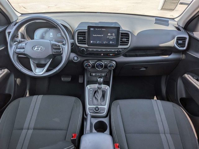 Used 2025 Hyundai Venue SEL FWD image 17