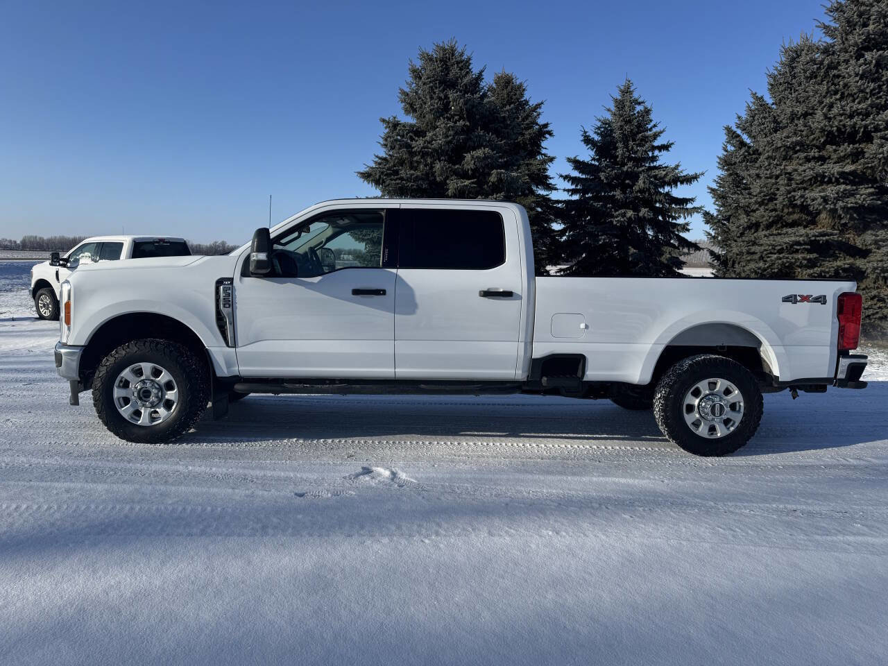 Used 2023 Ford F350 XLT w/ Camper Package image 6
