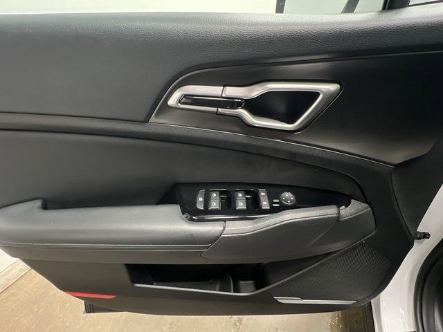 Used 2023 Kia Sportage EX image 18